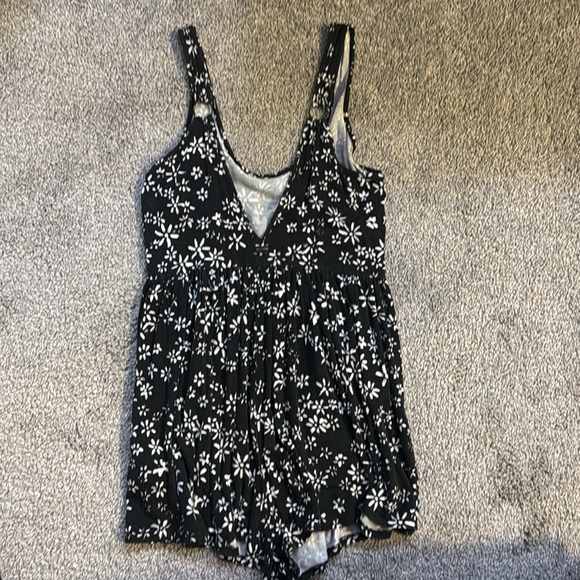 Volcom romper - Picture 2 of 3